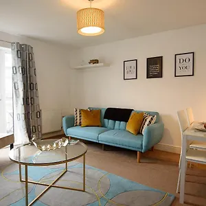karah-suites-longhorn-avenue.cardiffhotelswales.com/